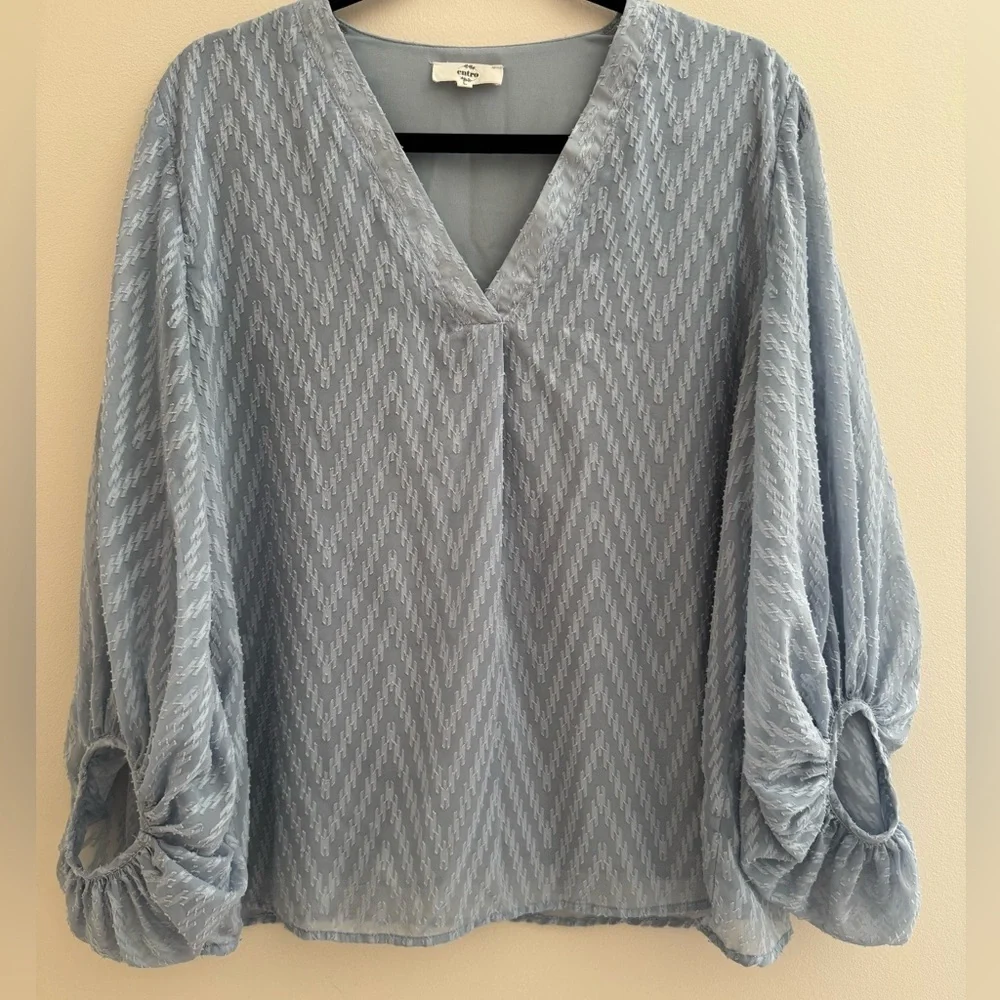 Entro Women’s Chevron Textured Blouse Size Large Blue V Neck Boutique